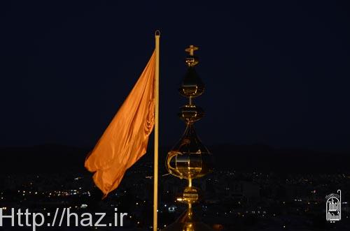 اهتزاز پرچم متبرك كربلا بر گنبد حسينيه اعظم زنجان