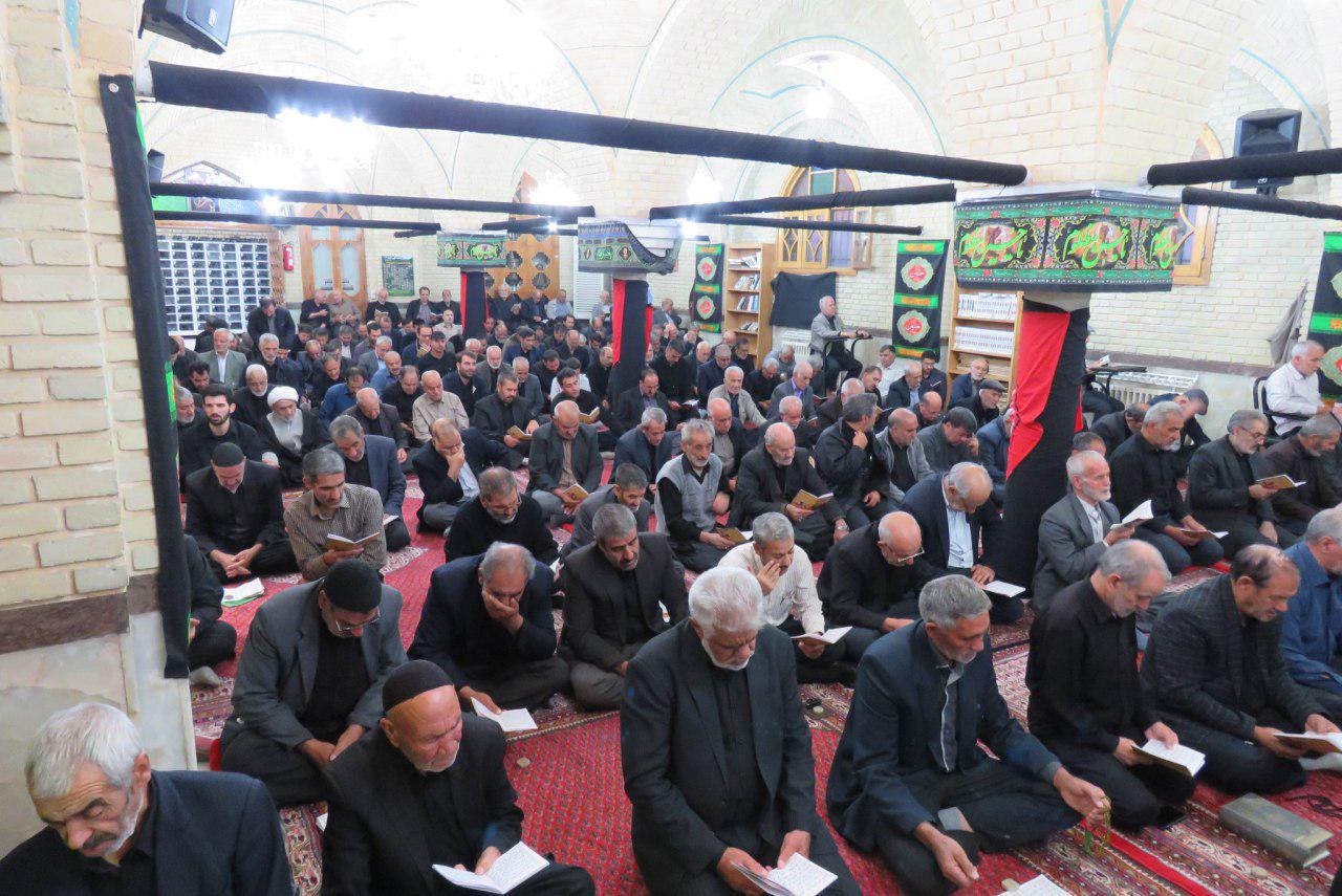 برگزاری مراسم پرفیض زیارت عاشورا هیئت فاطمیون در حسینیه اعظم زنجان