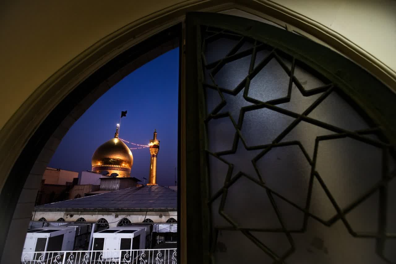 آیین تعویض پرچم گنبد حسینیه اعظم زنجان برگزار شد