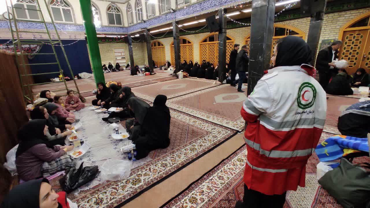 میزبانی حسینیه اعظم زنجان از ۱۵۰ زائر در راه‌مانده