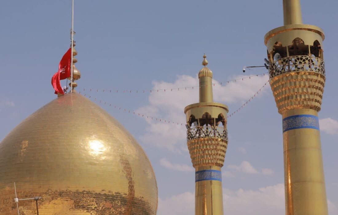 آیین تعویض پرچم گنبد حسینیه اعظم زنجان در آستانه ماه ربیع‌الاول برگزار شد.