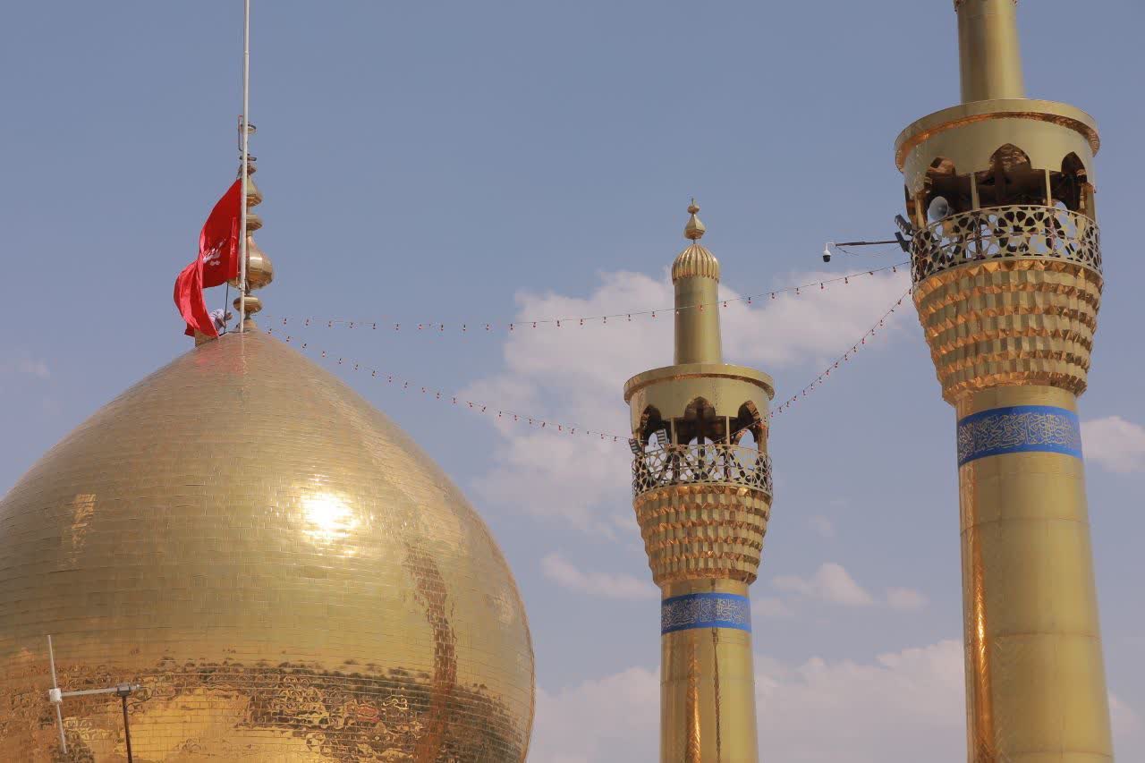 آیین تعویض پرچم گنبد حسینیه اعظم زنجان در آستانه ماه ربیع‌الاول برگزار شد.