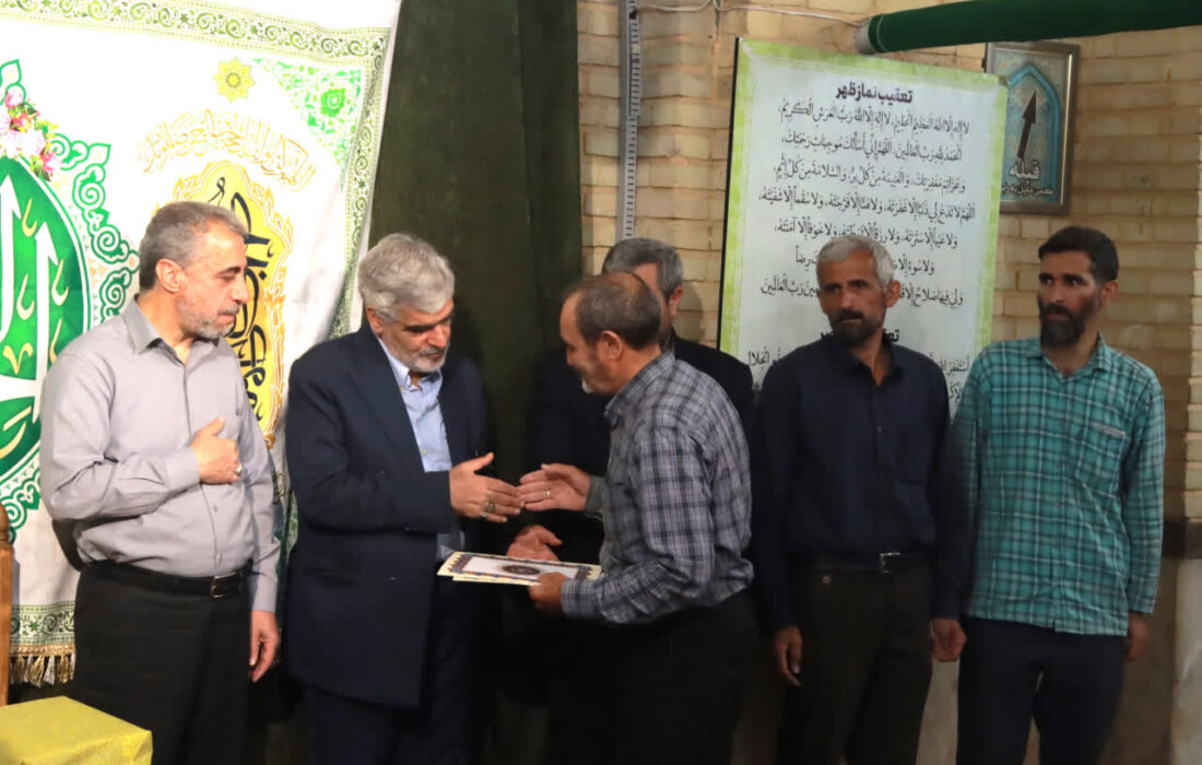 تجلیل از پدر شهید علیرضا صحبتلو،شهید حمله 11 فروردین به حسینیه اعظم زنجان