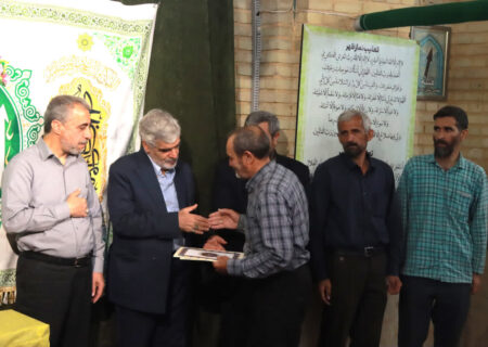 تجلیل از پدر شهید علیرضا صحبتلو،شهید حمله 11 فروردین به حسینیه اعظم زنجان