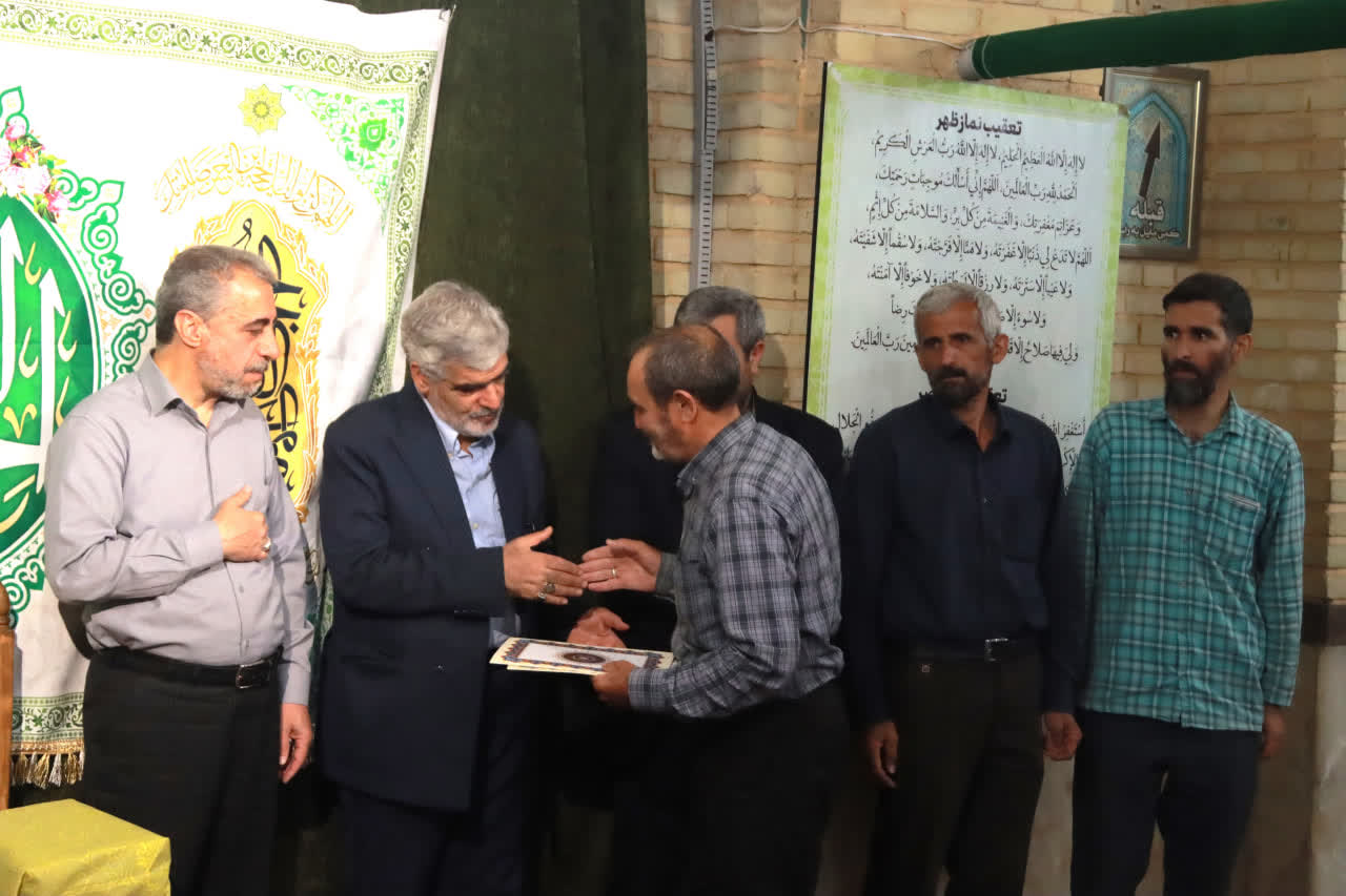 تجلیل از پدر شهید علیرضا صحبتلو،شهید حمله 11 فروردین به حسینیه اعظم زنجان